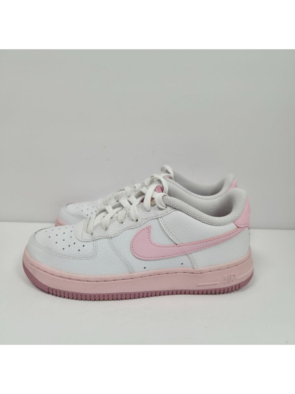 Nike Air Force 1 Low Youth White Pink Sneakers CT3839-107 US Size 5Y - Picture 2 of 8
